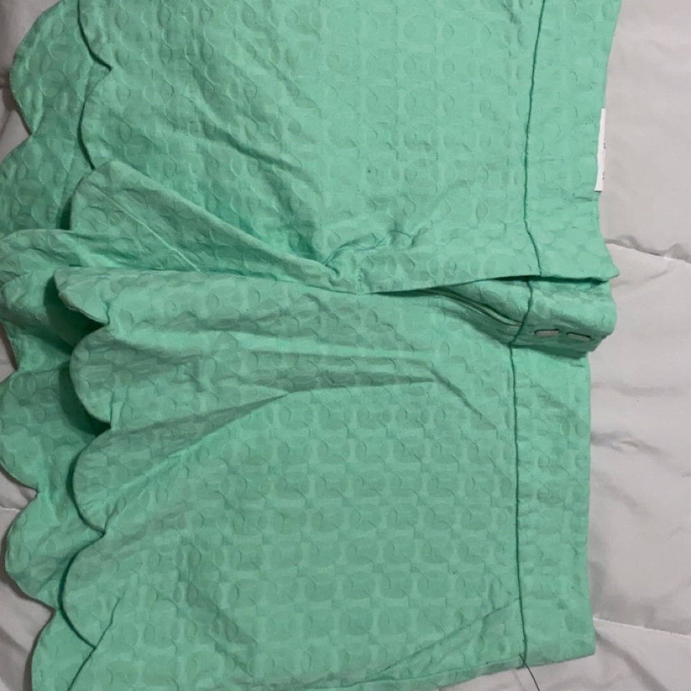 crown & ivy scalloped shorts